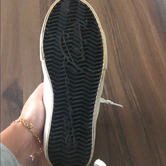 Sneakers - Picture 4 of 5